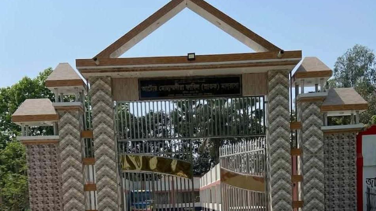 দিনাজপুরে আত্মসাৎ করা ২৫ লাখ টাকা ফেরতের নির্দেশ মানছেন না অধ্যক্ষ