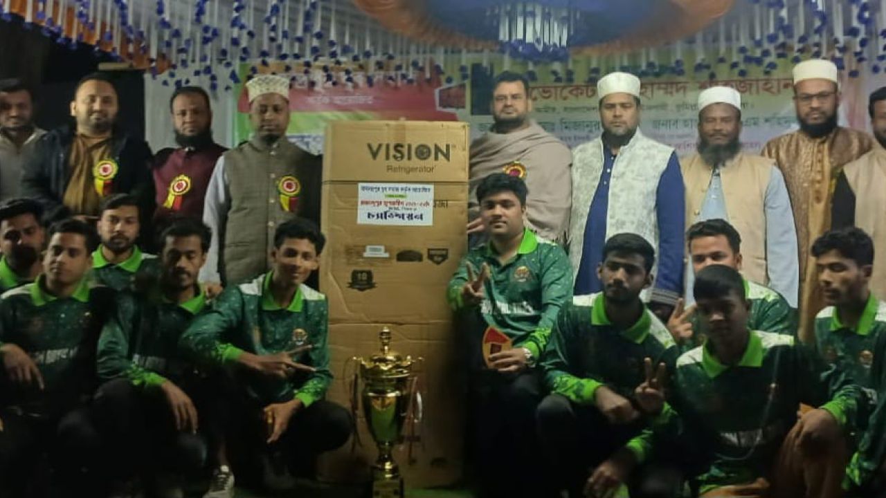 চৌদ্দগ্রামে ফ্রিজ ও টিভি কাপ ক্রিকেট   টুর্ণামেন্টের পুরস্কার বিতরণ