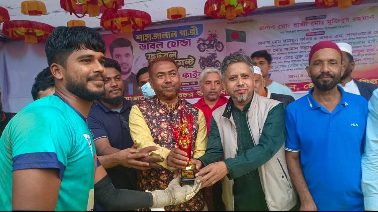 চৌদ্দগ্রাম শাহজালাল গাজী ডাবল হোন্ডা ফুটবল টুর্নামেন্ট ১ম সেমিফাইনাল খেলা অনুষ্ঠিত 