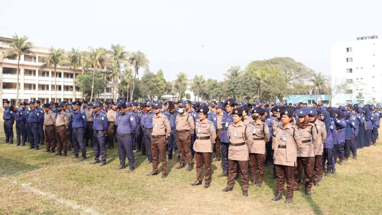 ত্রয়োদশ জাতীয় সংসদ নির্বাচন উপলক্ষে আইন-শৃঙ্খলা রক্ষার্থে ব্রিফিং প্যারেড অনুষ্ঠিত