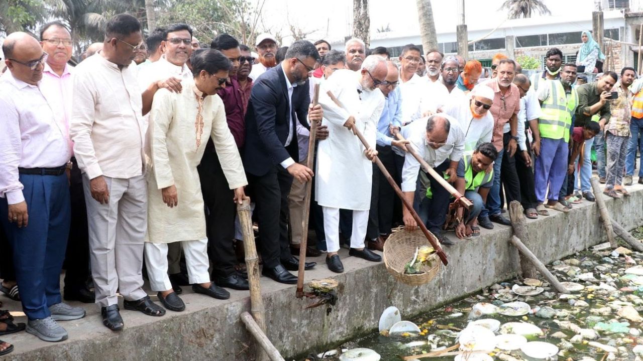 ডেঙ্গু ও চিকুনগুনিয়া প্রতিরোধে খুলনায় ক্রাশ প্রোগ্রাম উদ্বোধন