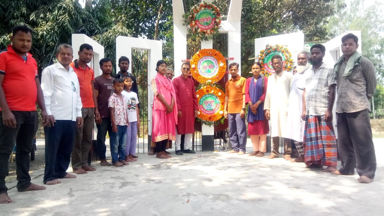 পঞ্চগড়ে স্বাধীনতা দিবসে শহিদ মিনারে পুষ্পার্পণ করলেন লিটন