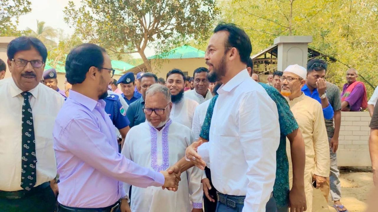 তারেক রহমানের আগমন ঘিরে উলাশির জিয়ার খাল পরিদর্শনে জেলা প্রশাসক, খাল খননে নতুন গতি