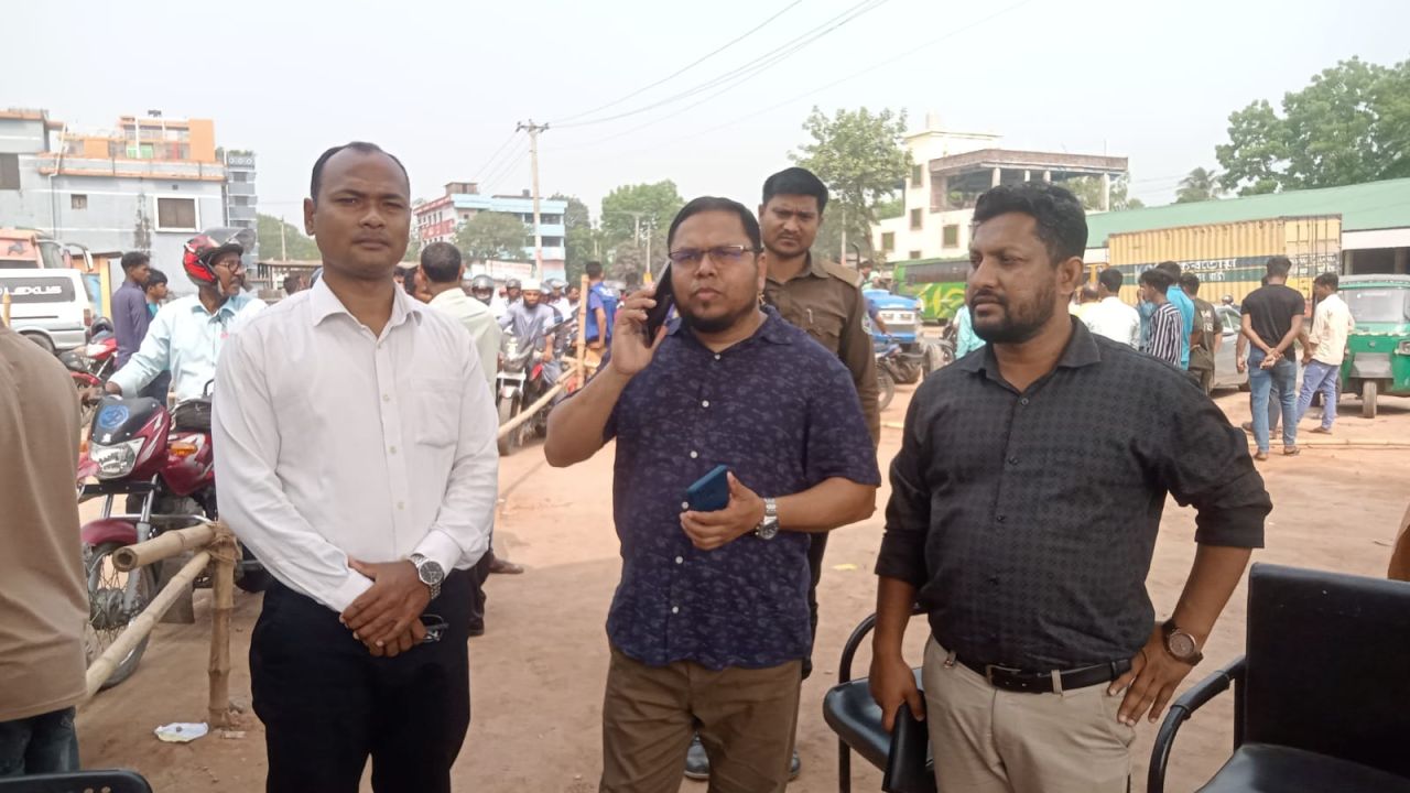 নো ফুয়েলকাট নো ফুয়েল অভিযানে উপজেলা নির্বাহী অফিসার । 