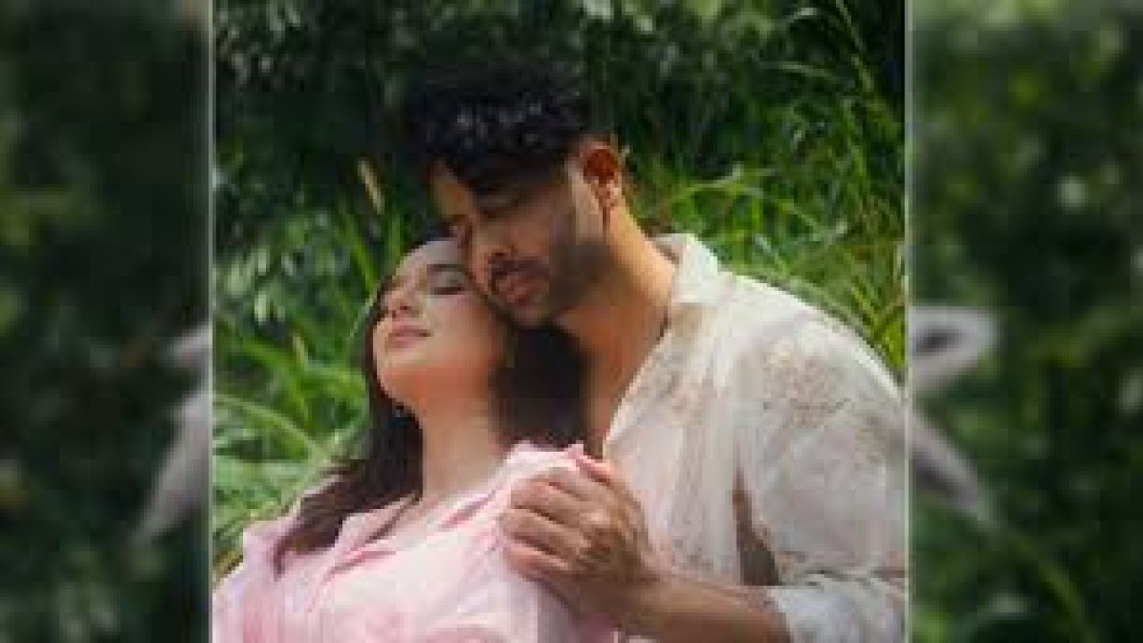শাকিবের সাথে গভীর প্রেমে মগ্ন সাবিলা নুর
