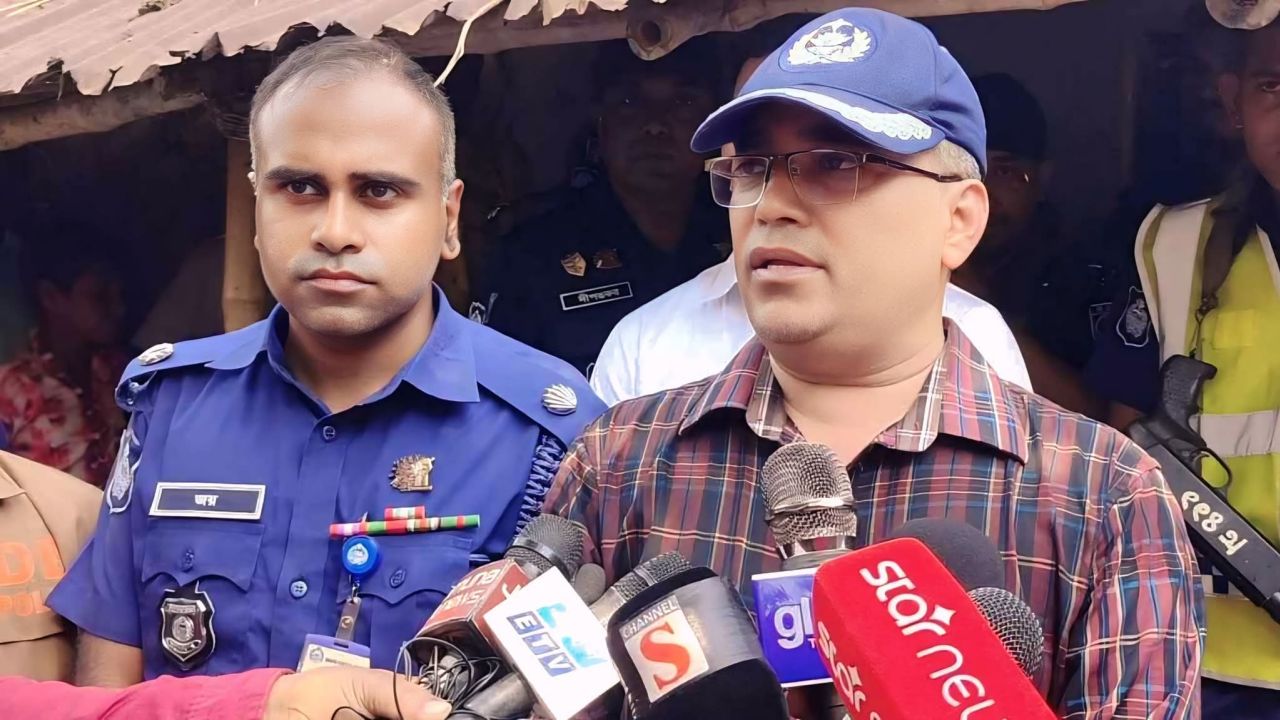 নওগাঁয় ৪ খুনের ঘটনা ডাকাতি নয়, জমি নিয়ে বিরোধে হত্যা বলেন পুলিশ সুপার