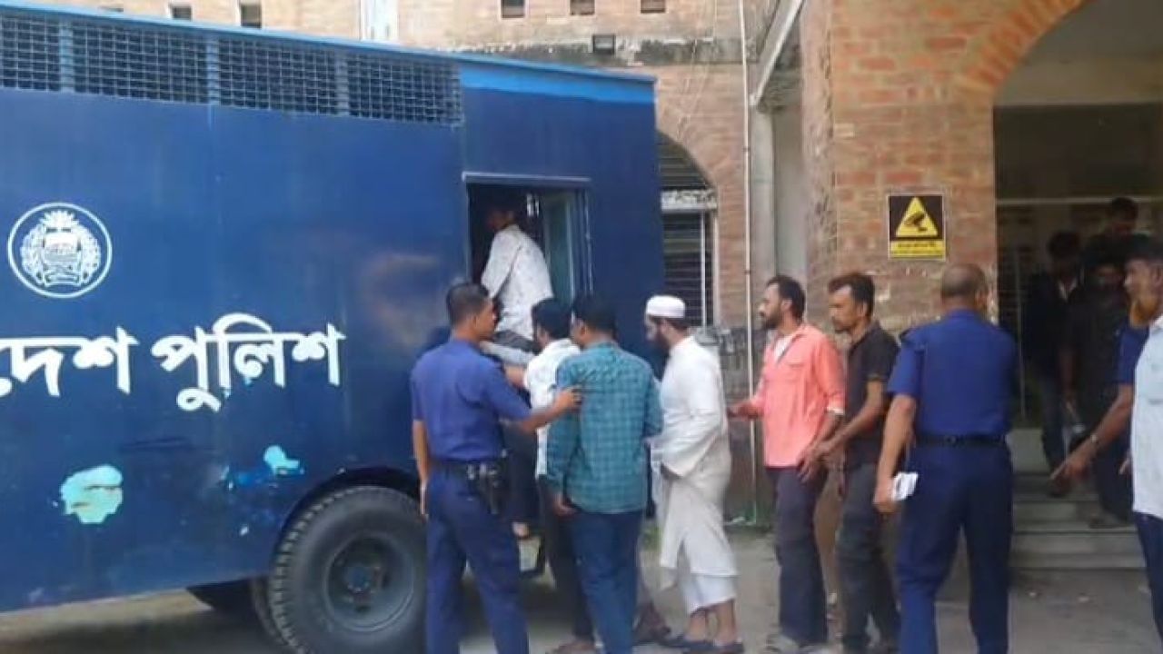 পবিত্র হজের টাকা আত্মসাৎ করার অভিযোগে পঞ্চগড়ে দুইজন গ্রেফতার  ।    