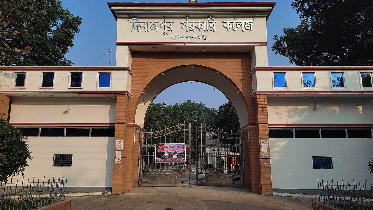 ​দিনাজপুর সরকারি কলেজে ছাত্রের ওপর হামলা, হাসপাতালে চিকিৎসাধীন ১
