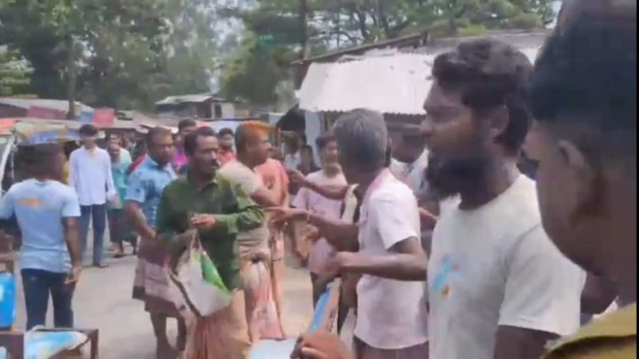 লাইসেন্স বিক্রি নিয়ে বদলগাছীতে সংঘর্ষ, আহত কয়েকজন