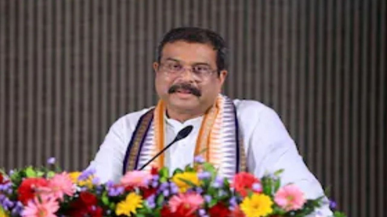 দায়িত্ব থেকে পদত্যাগ, কারণ জানালেন ভারতের শিক্ষামন্ত্রী