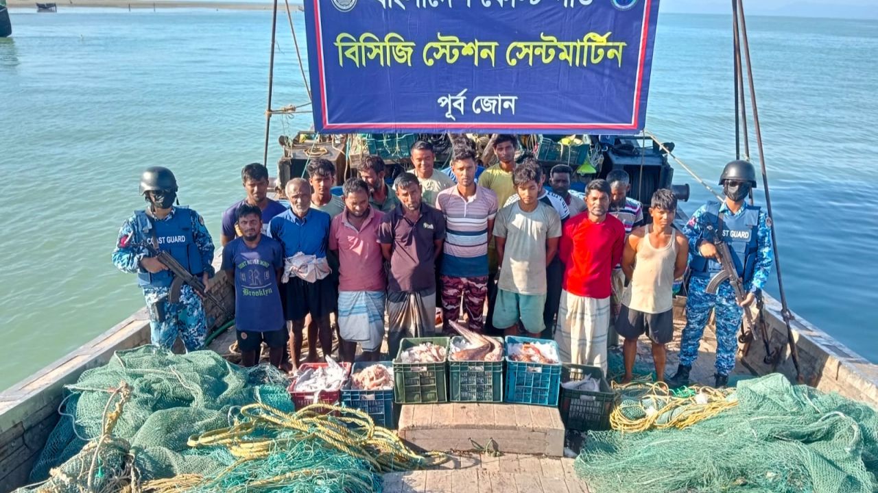  অবৈধ ট্রলিং বোট-জালসহ ১৭ জেলে আটক