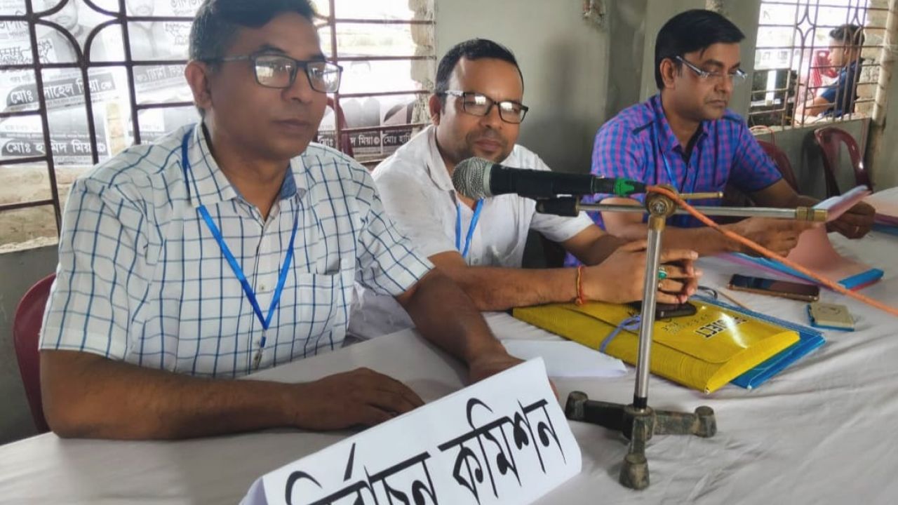  দর্জি শ্রমিক ইউনিয়নের নির্বাচনে ভোটগ্রহণ চলছে